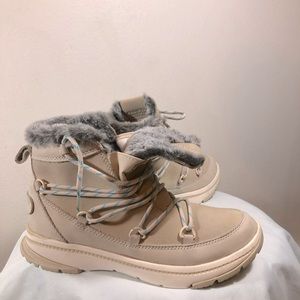 Roxy Alpine Size 9.5 Beige Faux Fur Winter Lace Up High Top Shoes NWT